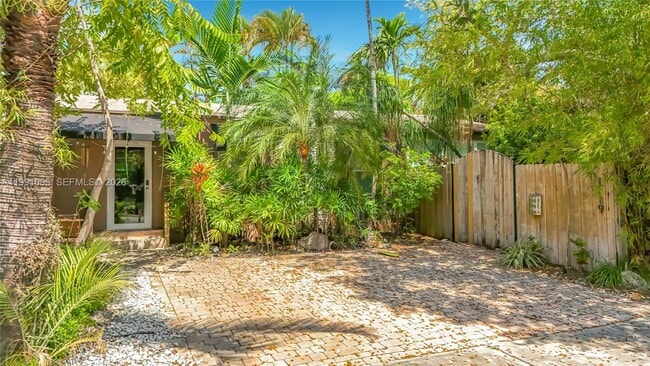 Building Photo - 1419 NE 4th Ct