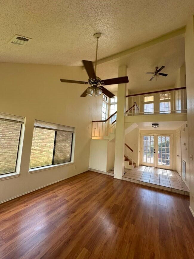 Building Photo - 8623 Beechcrest St