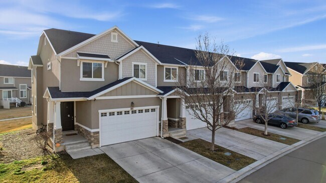 Building Photo - Stunning townhome on Sleepy Ridge