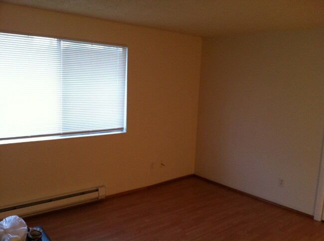 Building Photo - 736 22nd St NE