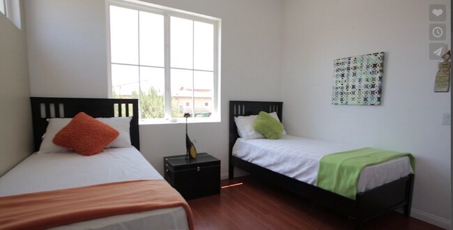 Building Photo - 2 bedroom-2 bath in a quiet subdivision