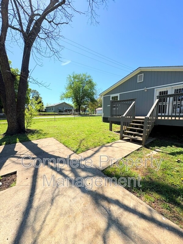 Building Photo - 820 17th St Ensley