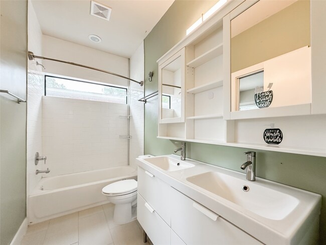 Building Photo - 68 Meadow Lea Dr