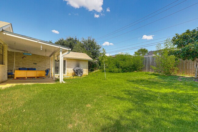 Building Photo - 6222 Madeleine Dr