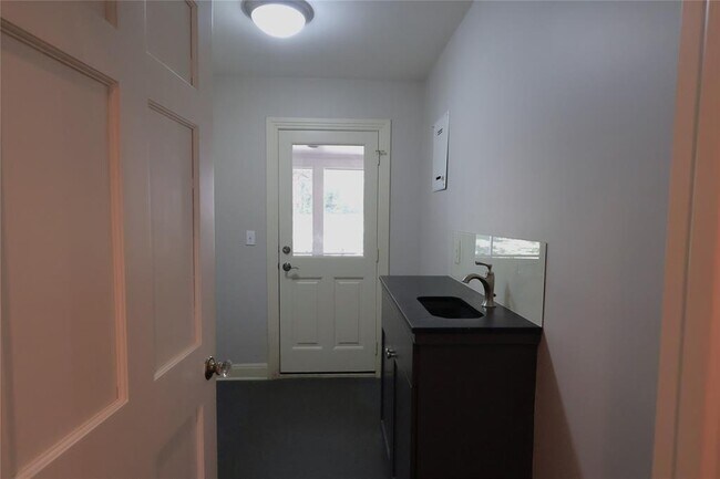 Building Photo - 4702 Shadow Ln