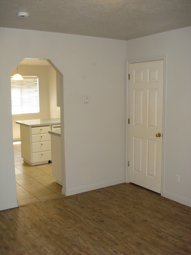 Building Photo - 60 E 200 N