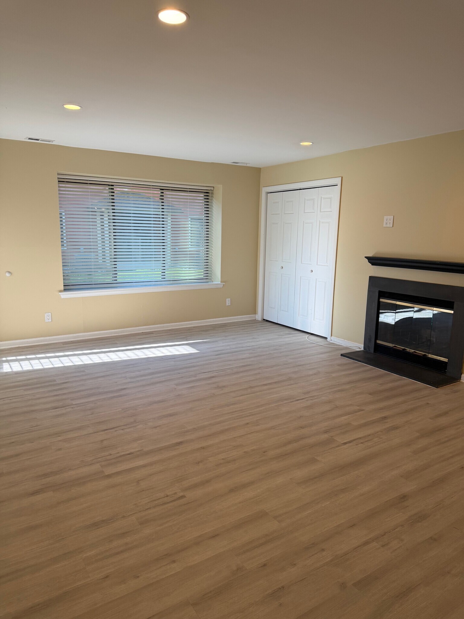 Building Photo - 2707A Sussex Ct