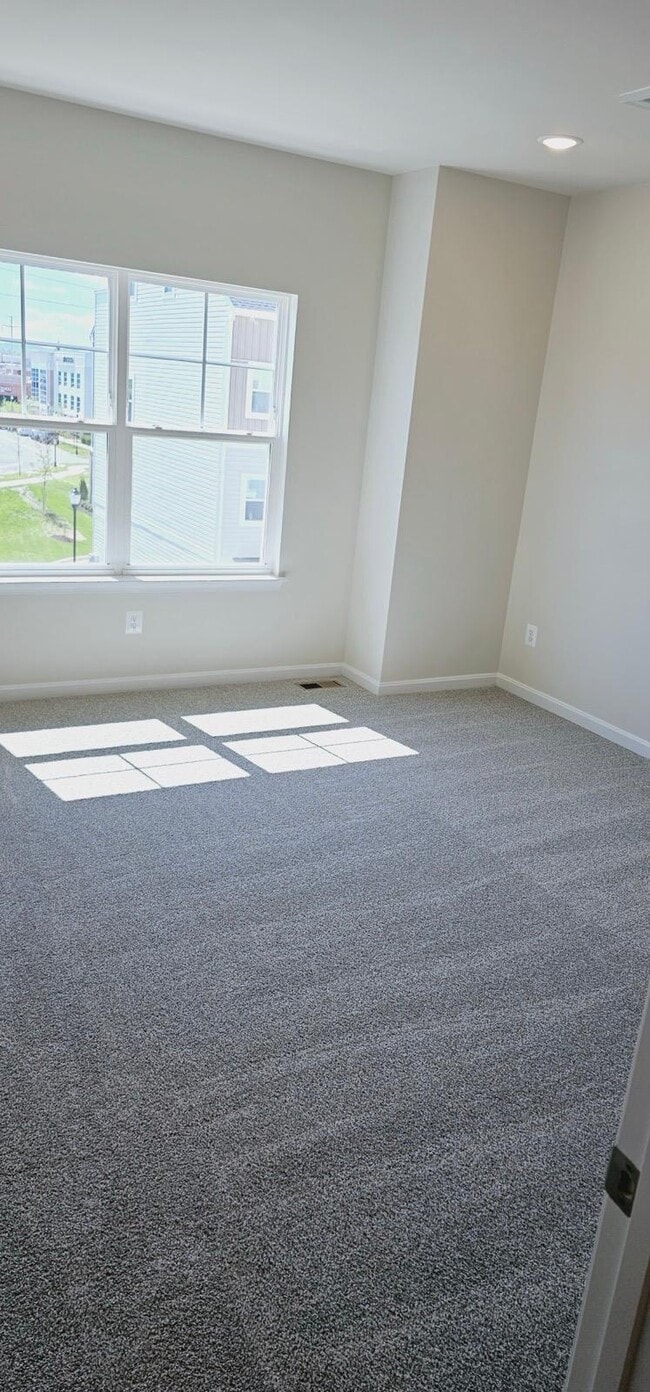 Building Photo - 2550 Hopton Ln