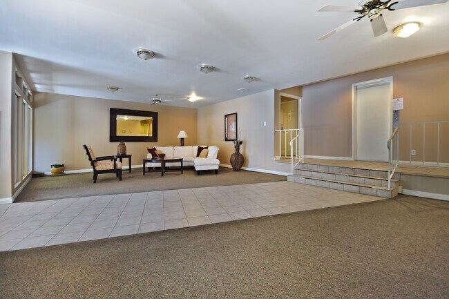 Building Photo - Luxurious 1+bdr, 1bath condo in prime Sher...