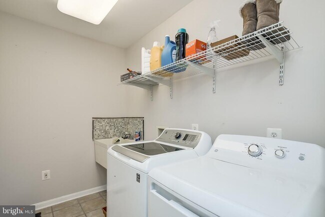 Building Photo - 19900 Belle Chase Dr