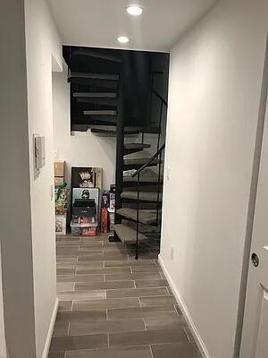 Building Photo - 211 Thompson St