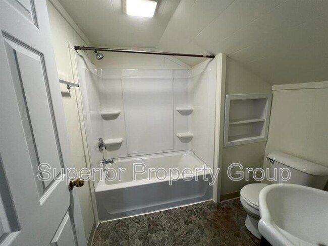 Building Photo - 525 1/2 Cherry St