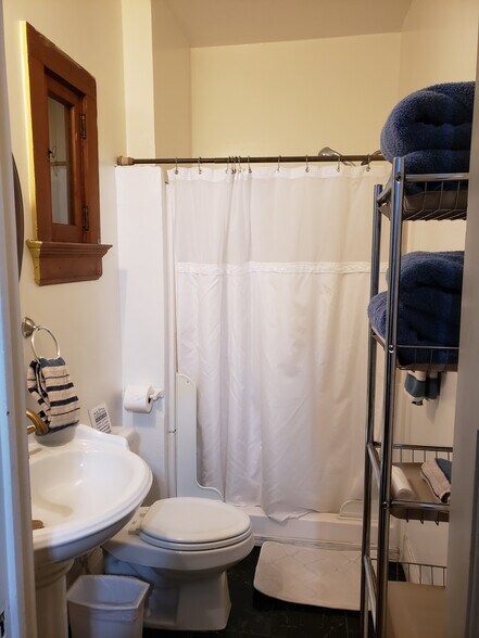 Serenity Room $1400 - 2374 Mission Inn Ave