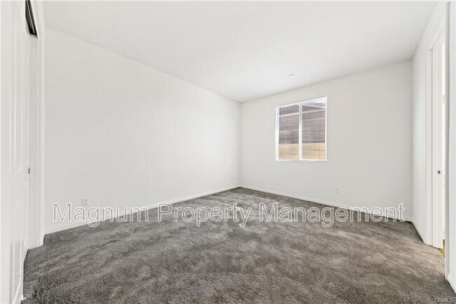 Building Photo - 2112 Saratoga Dr