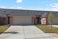 Building Photo - 7624 Woodford Ave