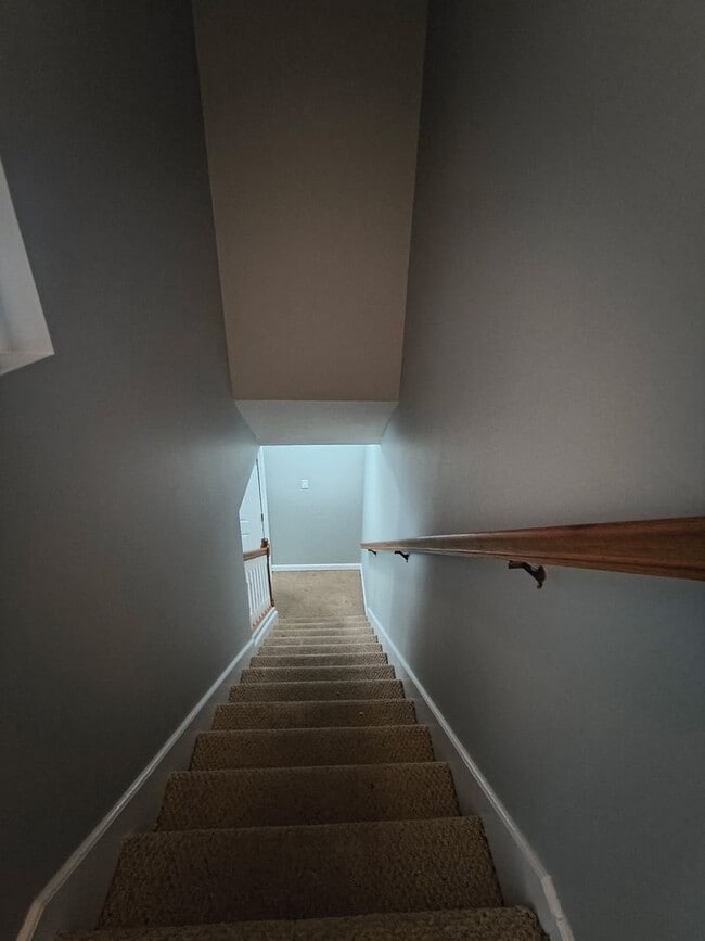 Building Photo - Updated 2br/1.5ba condo in heart of North Knoxville