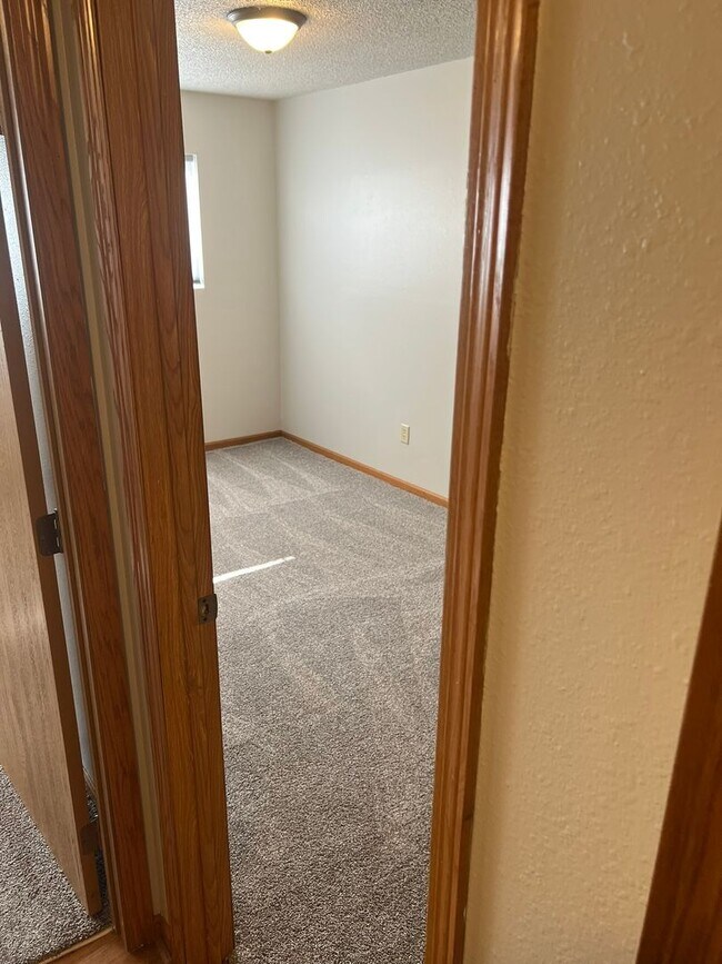 Building Photo - Large 3 bedroom apartment close to Sawyer Elementary, great for families