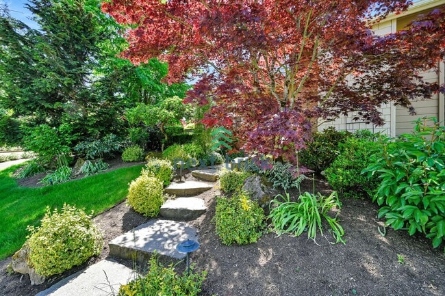 Building Photo - 3 BED & 2.5 BATH Town house FOR RENT