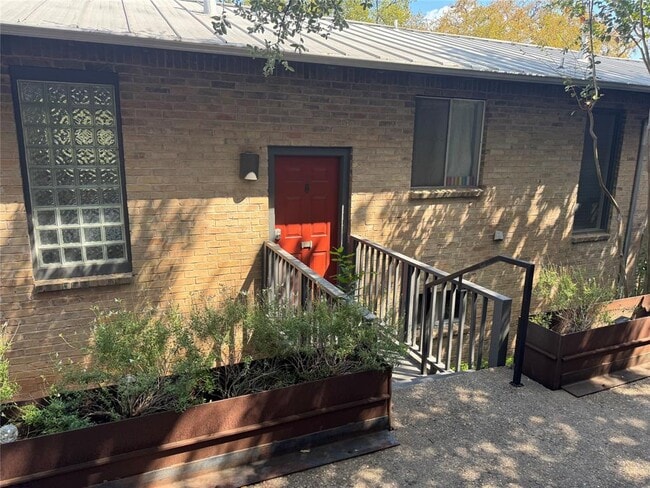 Building Photo - 1100 Azie Morton Rd