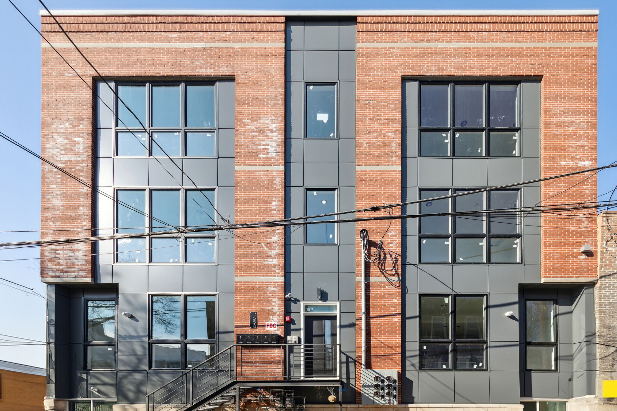 Building Photo - 2550 N Hope St