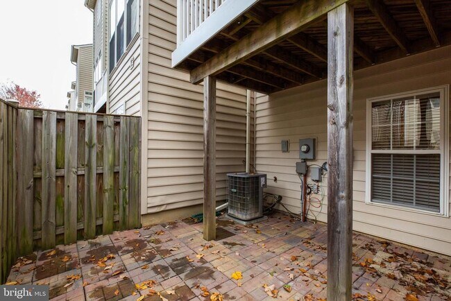 Building Photo - 9329 Cumbria Valley Dr