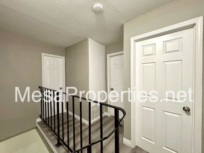 Building Photo - 1749 E Fairfield Ct