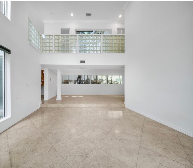 Building Photo - 4000 Alhambra Cir