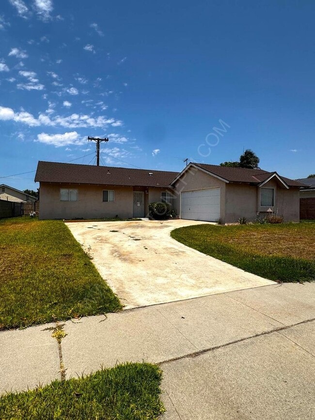 Building Photo - 3 bedroom, 2 bathroom