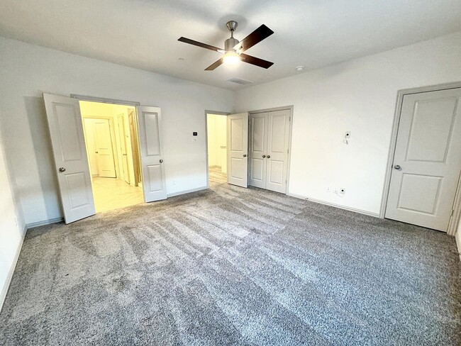 Building Photo - 3-Bedroom Home in City Point - A Must-See!