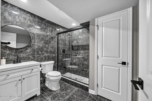 Building Photo - 319 Tulip Ct