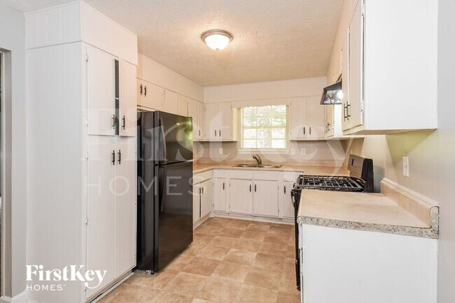 Building Photo - 6503 Tent Valley Dr