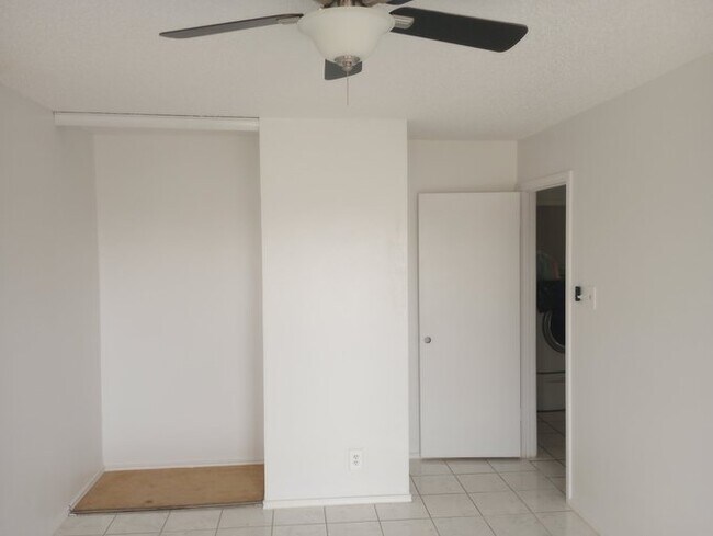 Building Photo - 9627 Dugas Dr