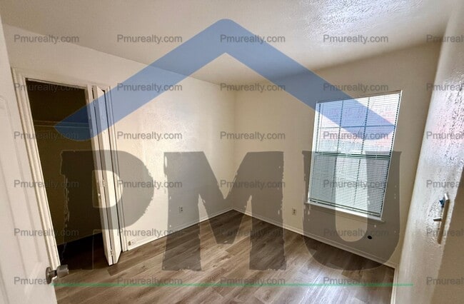 Building Photo - AVAILABLE NOW!!!  3-bedroom 2 bath half du...
