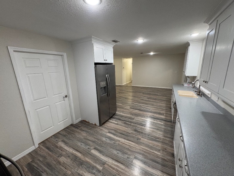 Building Photo - 680 N Court St