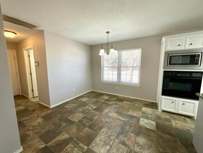 Building Photo - 209 Sooner St