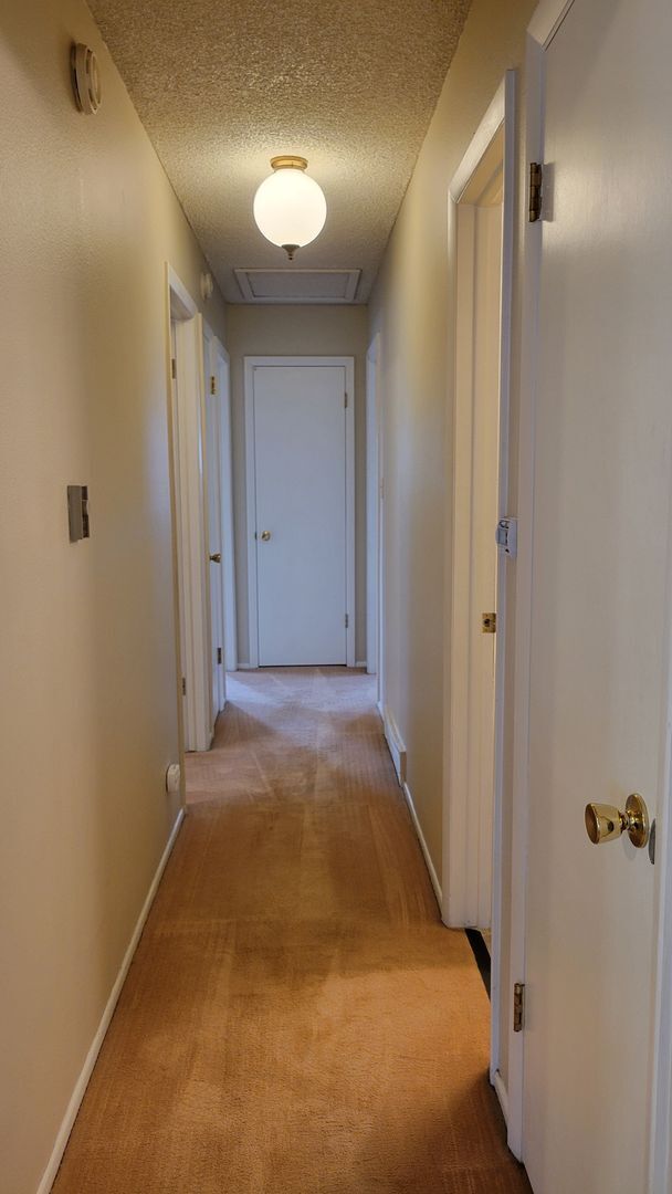 Building Photo - 4 Bed 2.5 Bath with A/C - Available Now!