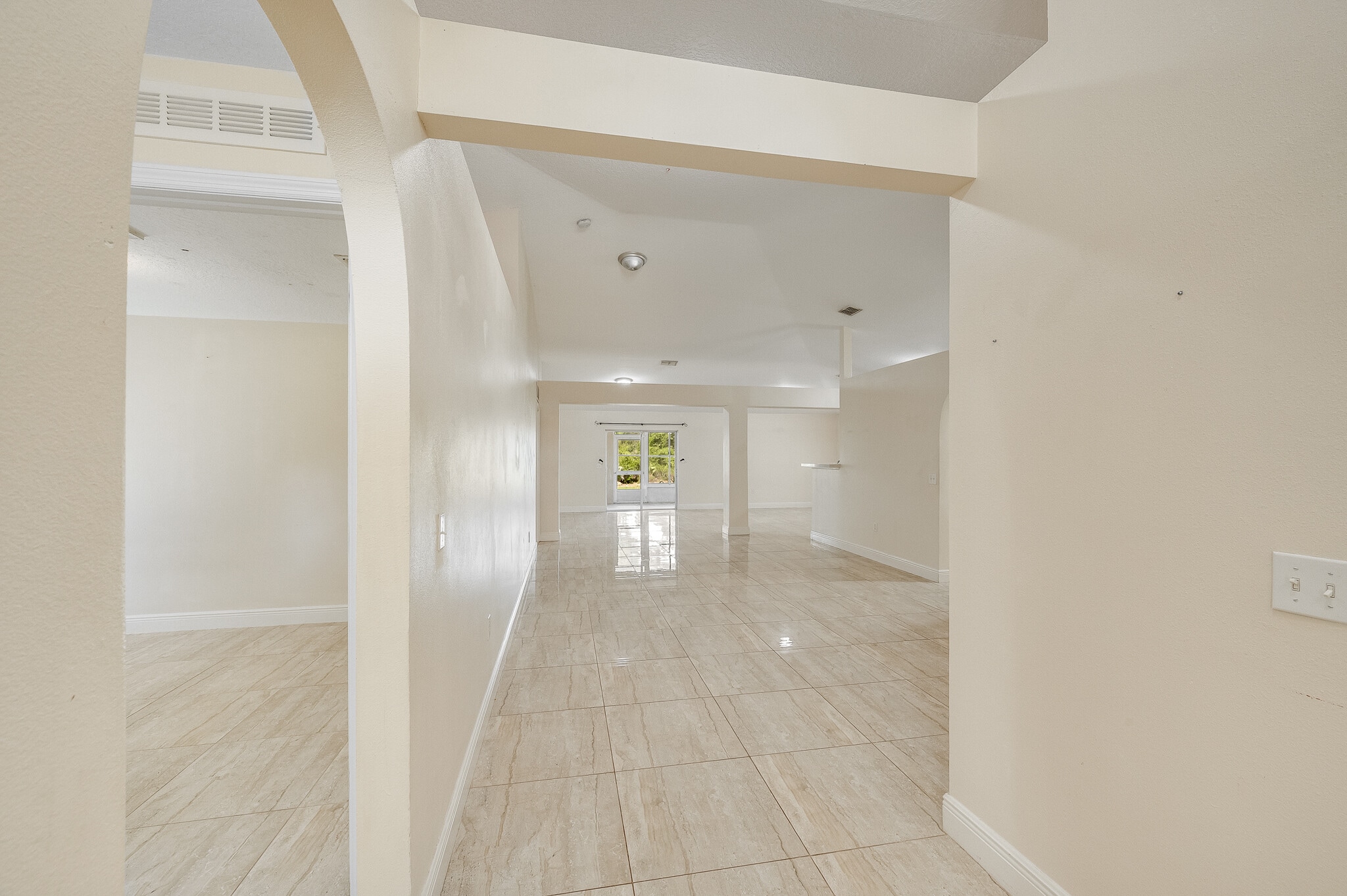 Building Photo - 537 Mason Dr