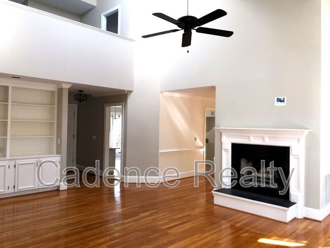 Building Photo - 1016 Creekside Ln