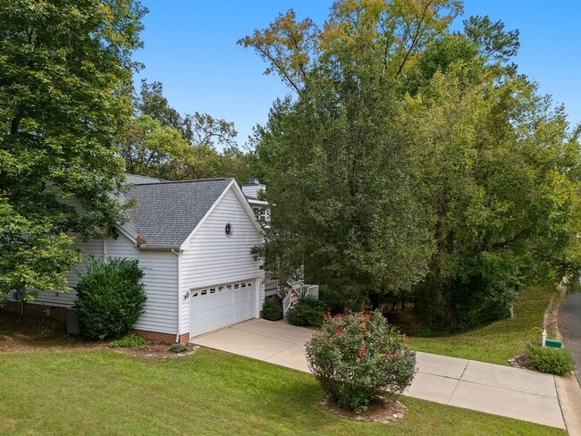 Building Photo - Pittsboro Three Bedroom Home with Large bonus August Availability!
