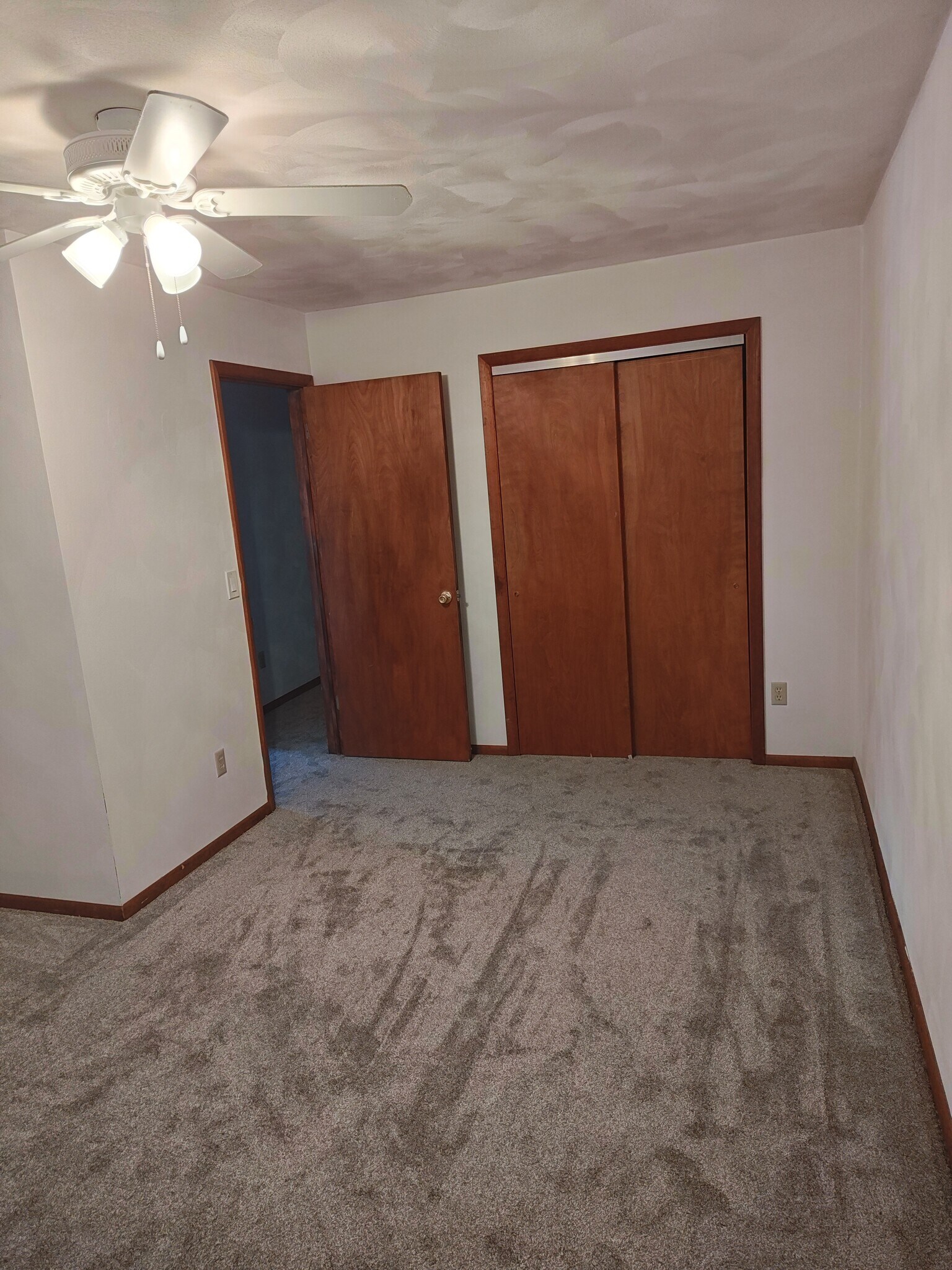 Building Photo - 621 N Rogers Ave