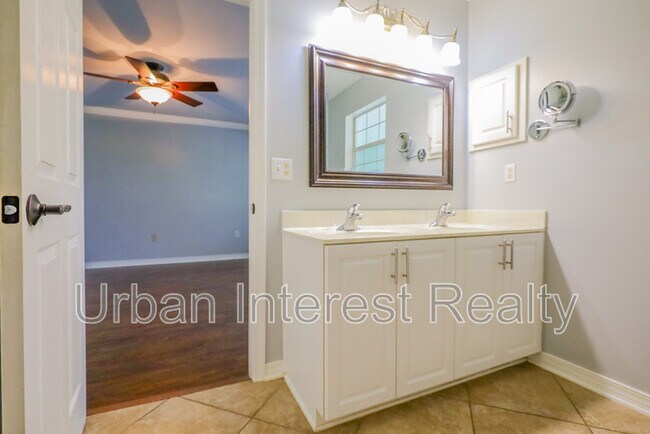 Building Photo - 314 Liriope Loop