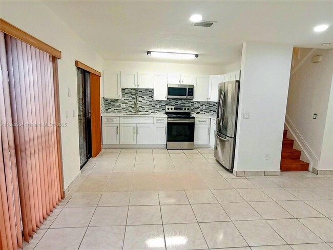 Building Photo - 2531 W 60th Pl