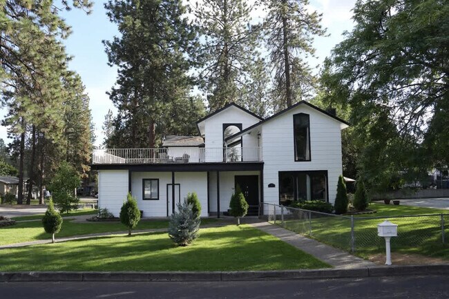 Building Photo - 105 S Westwood Dr
