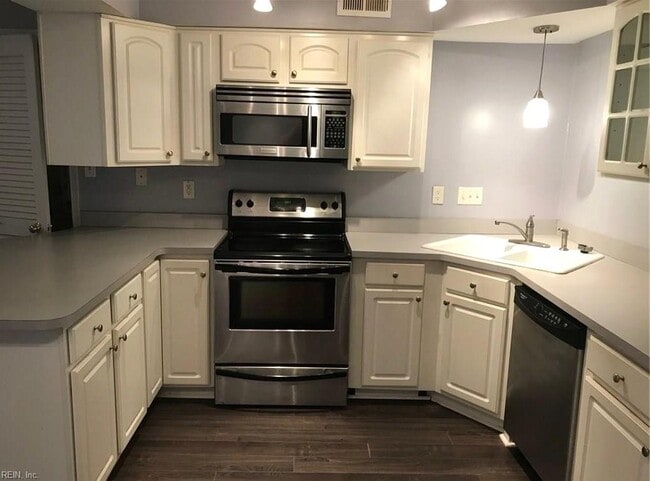 Building Photo - 1036 Lands End Way