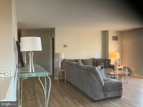 Building Photo - 7420 Westlake Terrace