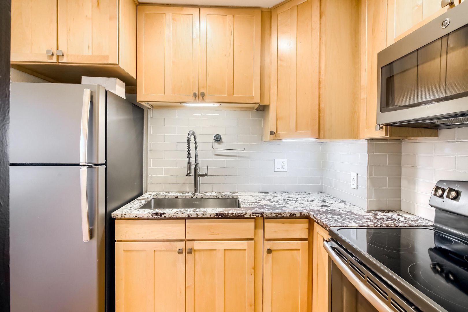 Building Photo - 1365 Corona St