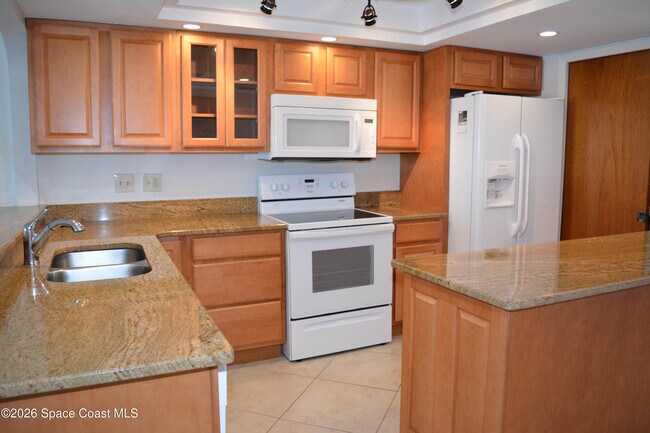 Building Photo - 8500 Ridgewood Ave