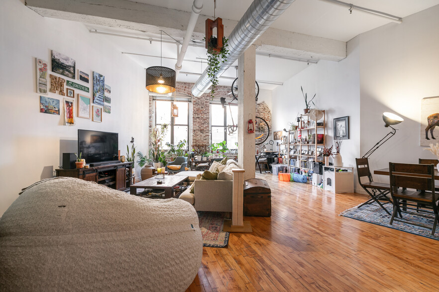 Living Room - 428 N 13th St