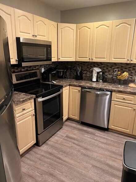 Kitchen - 1359 Avon Ln