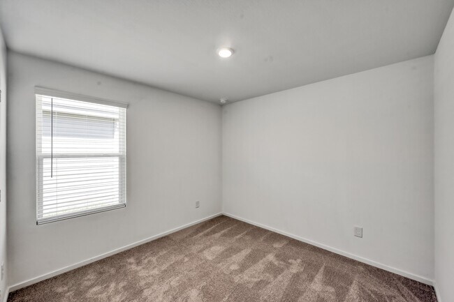 Building Photo - 29635 Knollwood Bay Rd